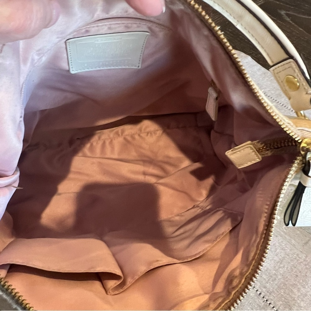 Coach Poppy Signature C Bag - Picture 10 of 11